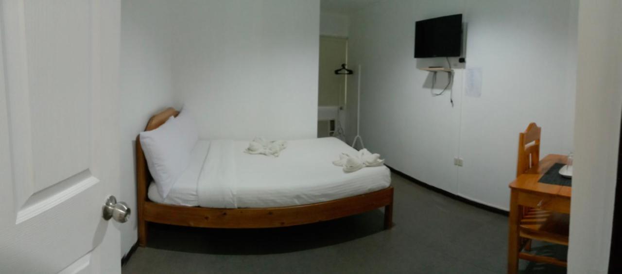 Amor'S Place Puerto Princesa Екстер'єр фото